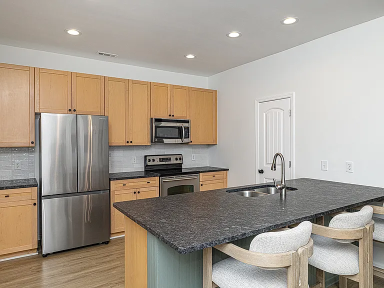 1123 Central Park Cir — Photo 5