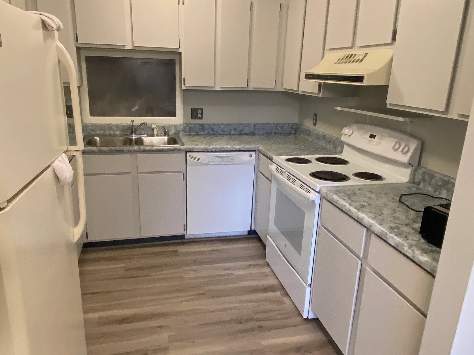 1 bed, 650 sqft, $1,200 — Photo 3