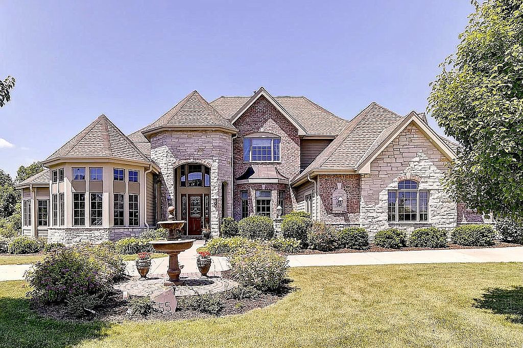 555 Hawks Ridge Rd, Brookfield, WI 53045 | Zillow