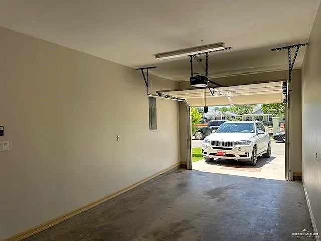3 bed, 2.5 bath, 1687 sqft, $1,550 — Photo 2
