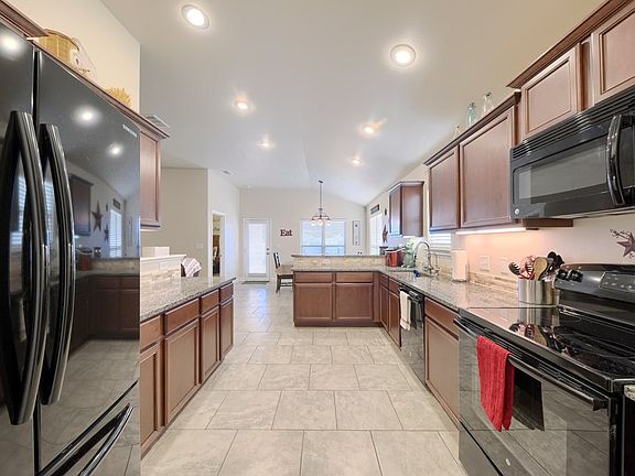 5th image of 800 E 97th Ct