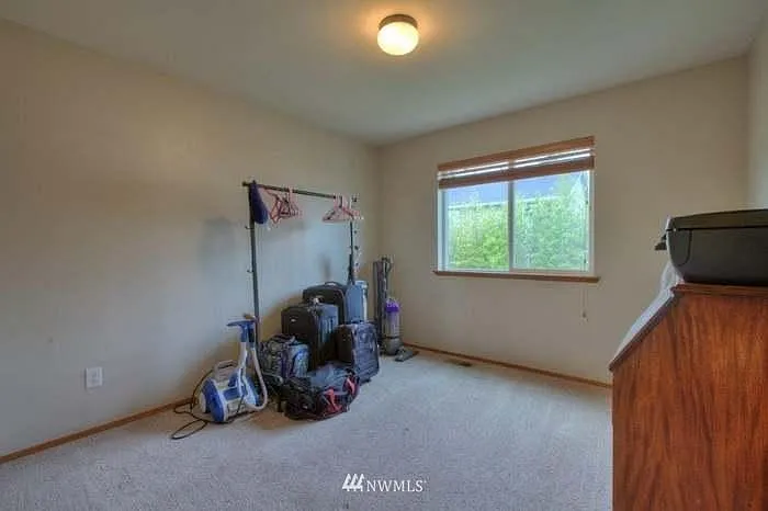 2508 Blaine Ave NE — Photo 17