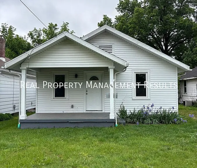 1111 Stanley Ave — Photo 1