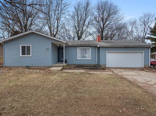 802 Hillside Dr, Monticello, IL 61856