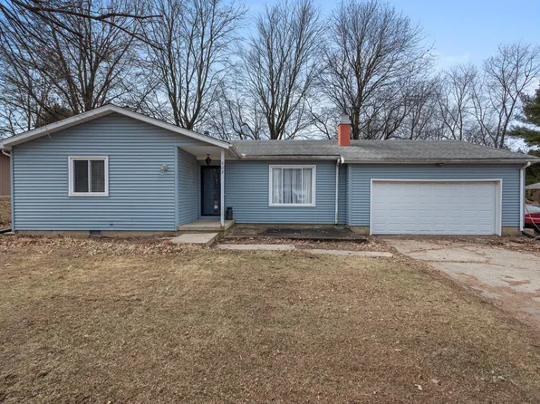 802 Hillside Dr, Monticello, IL 61856