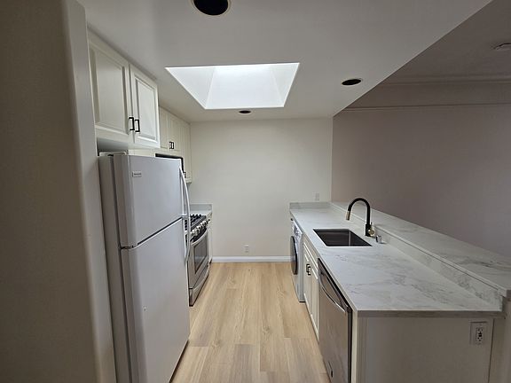 2nd image of 844 Baker St APT 6