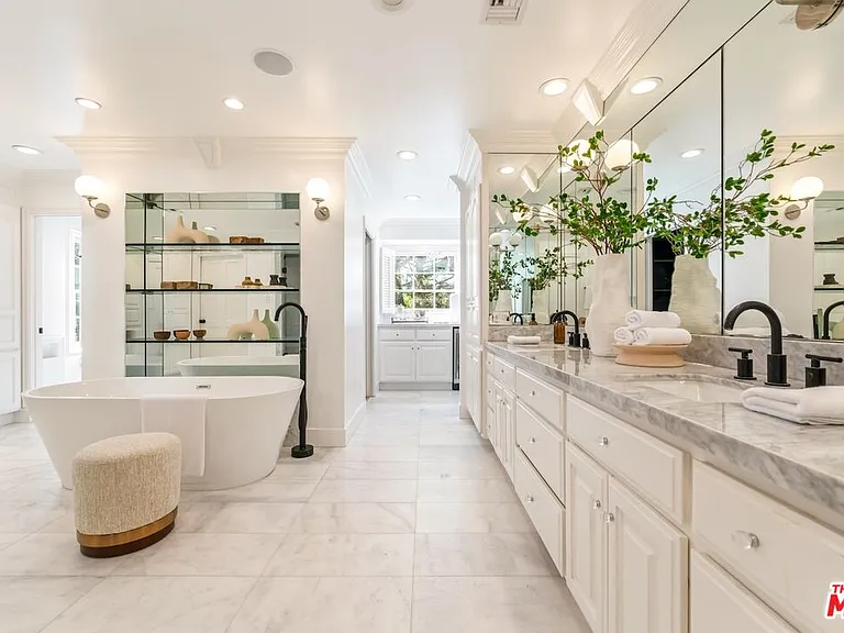 628 N Sierra Dr — Photo 47