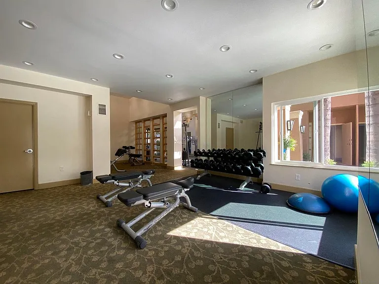 8889 Caminito Plaza Centro #7219 — Photo 32