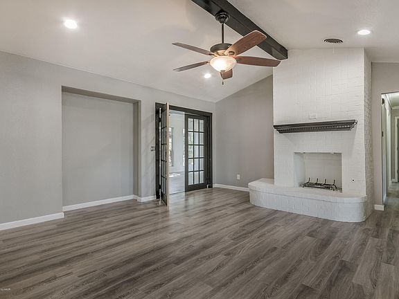 2nd image of 1017 Santa Fe Trl