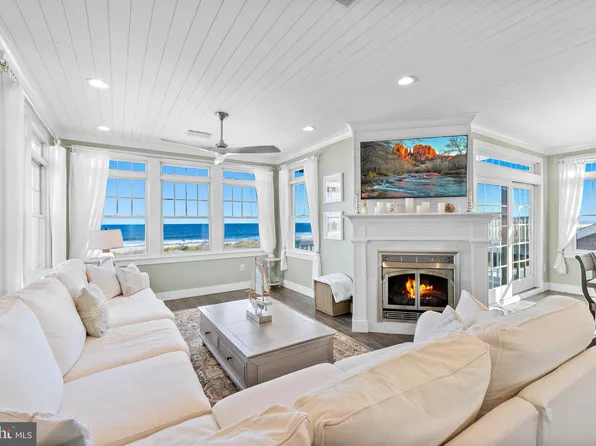 210 E 28th St, Brant Beach, NJ 08008