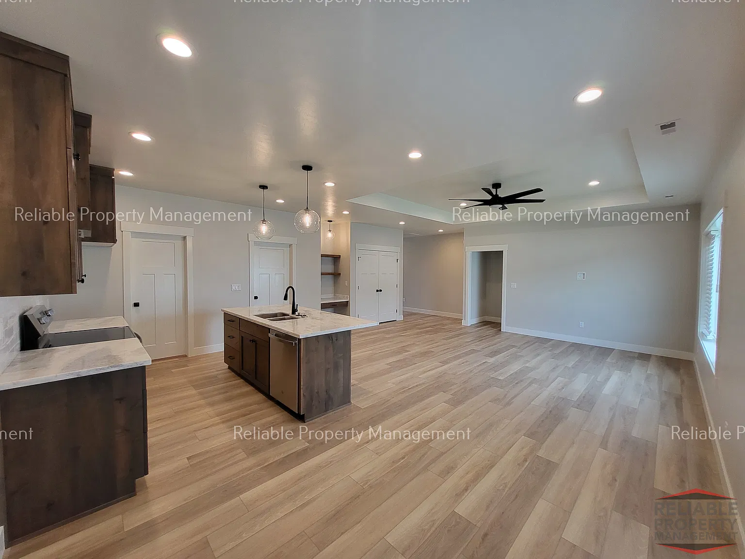 3 bed, $1,995 — Photo 3