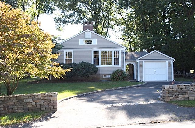 Adorable West Rocks Ranch!