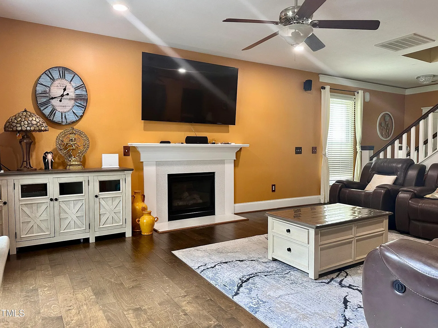 4 bed, 2.5 bath, 2650 sqft, $2,650 — Photo 2
