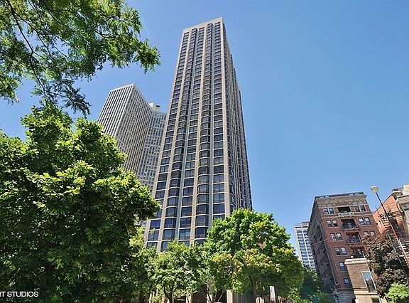 2nd image of 2650 N Lakeview Ave APT 2303