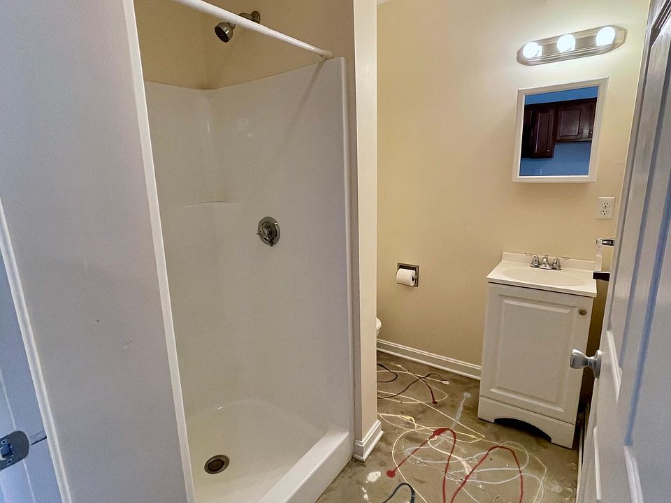 2nd image of 10 Main St APT 2