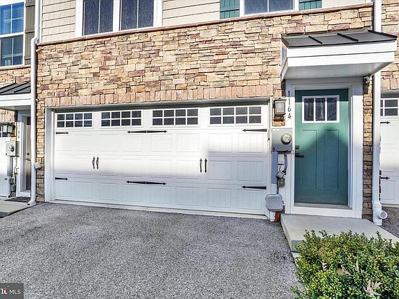3rd image of 1164 Rosecroft Ln