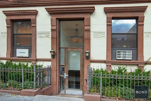 Sold by Bond New York | media 8