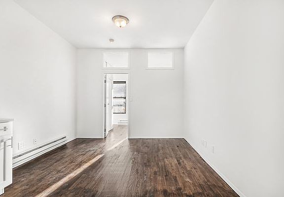 3rd image of 308 W 49th St APT 17