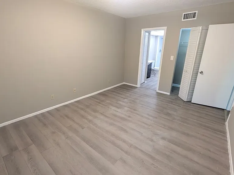 490 NW 20th St #211 — Photo 17