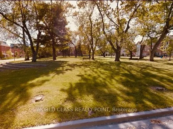 7 Carnation Rd, Markham, ON L3T 7V3