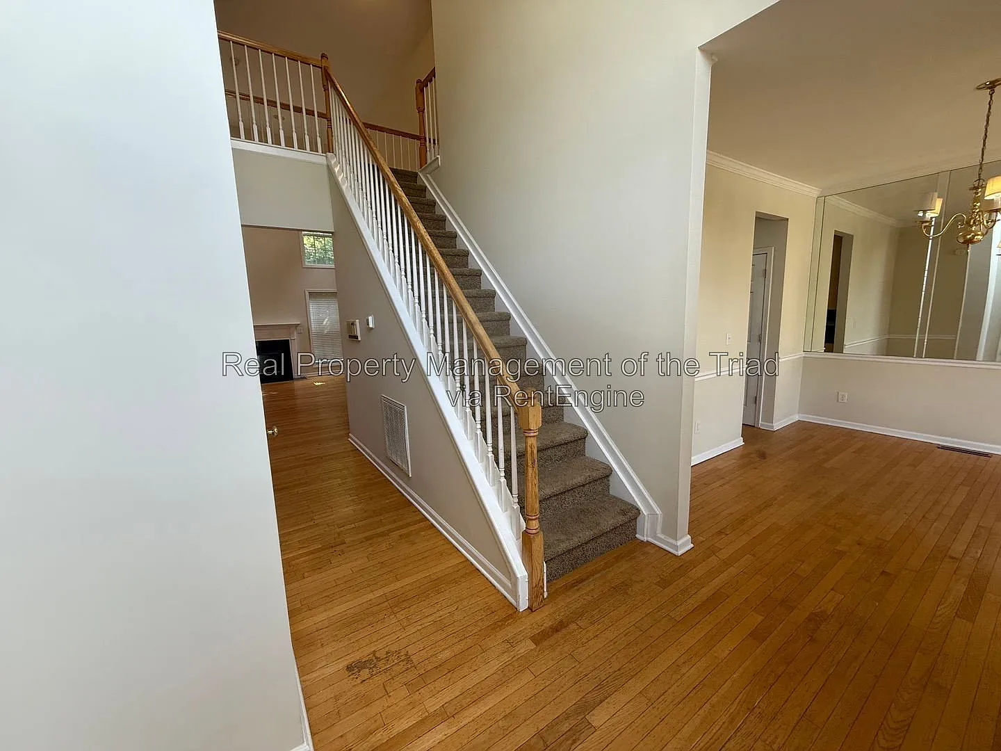 3 bed, 2.5 bath, 2349 sqft, $2,095 — Photo 2