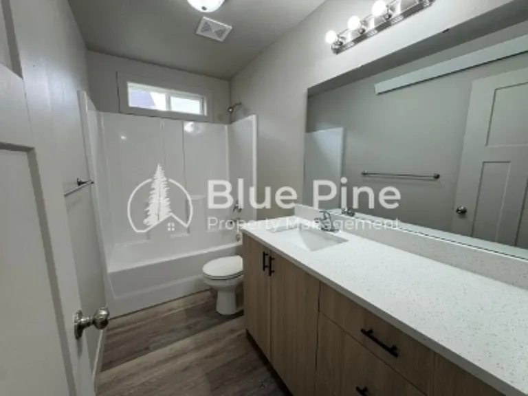 3570 Colt Cir #3 — Photo 2