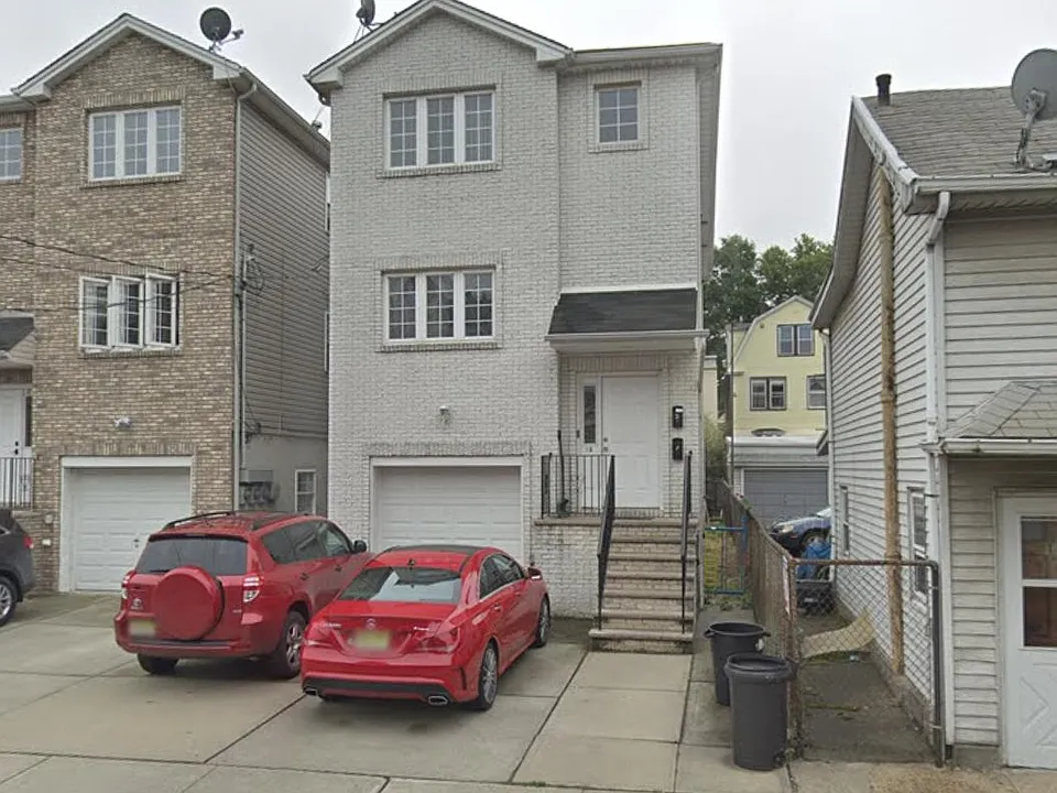 15 Ann St #2