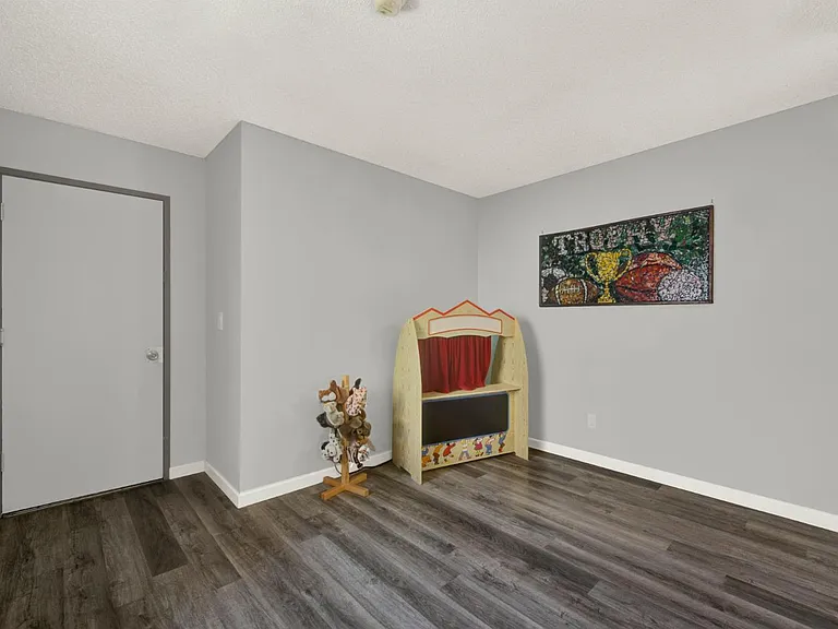 925 Brandon Way — Photo 16
