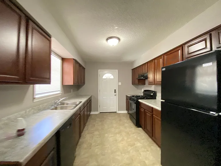 12 Warren Dr — Photo 4