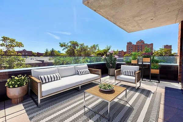 Rented by Manhattan Realty Group | media 9