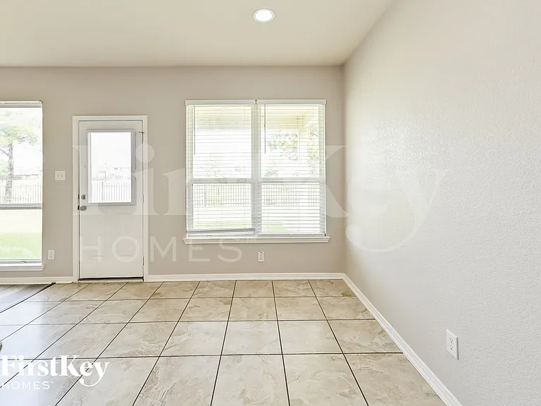 8110 Oahu Ct — Photo 4