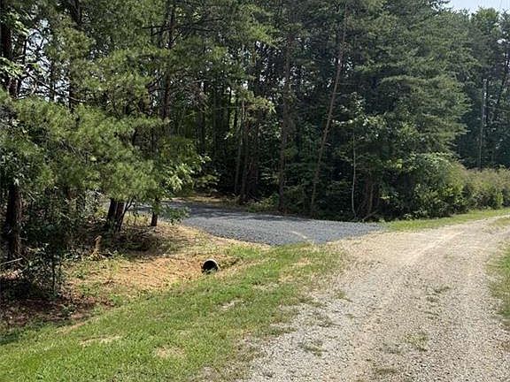 4th image of 1011 Mill Ridge Rd