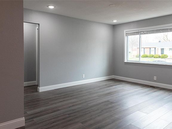 2nd image of 5464 Cherryview Ln