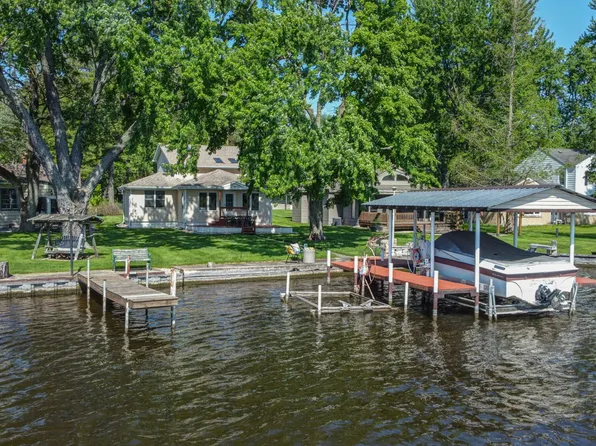 312 Country Club Dr, McHenry, IL 60050