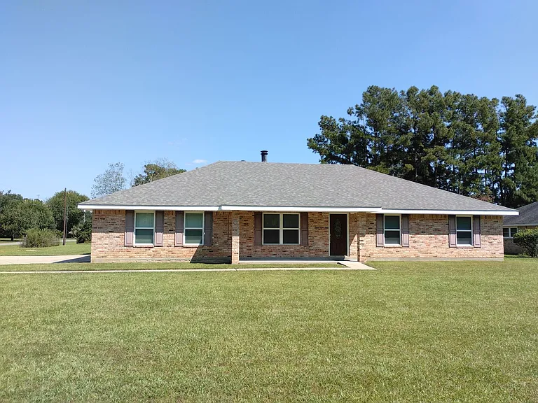 1670 Glendale Rd — Photo 1