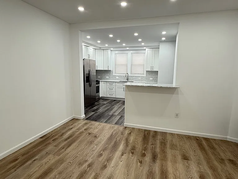 74 E Broad St — Photo 6