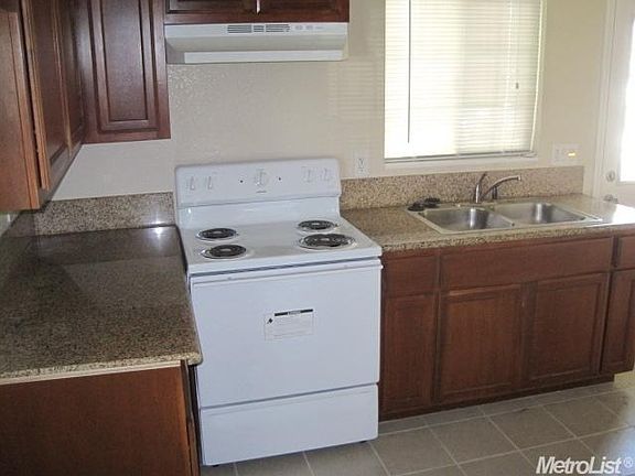 5th image of 1105 Carmelita Ave