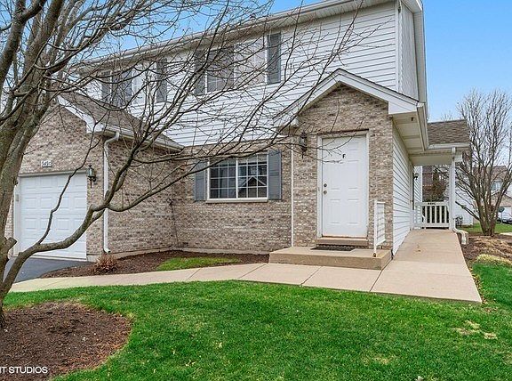 Nice end unit with direct access, attached one-car garage!