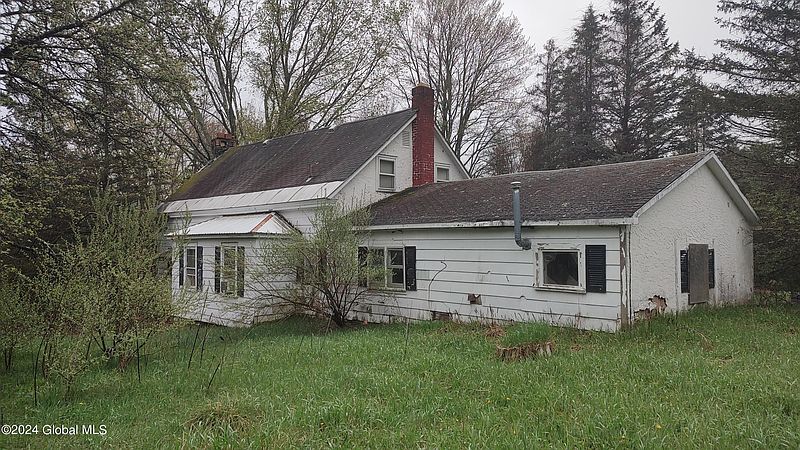 3rd image of 102 Sinclair Road