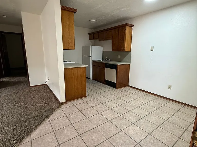 Fox Valley Apartments — Photo 38