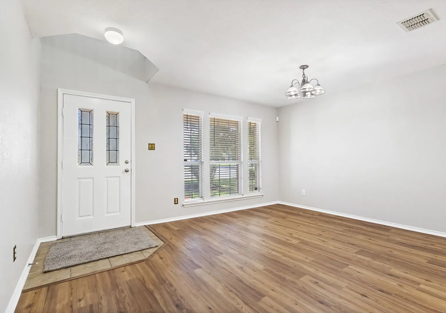 3 Bedroom, 2.5 Bath located in Judson Valley Subdivision — Photo 4