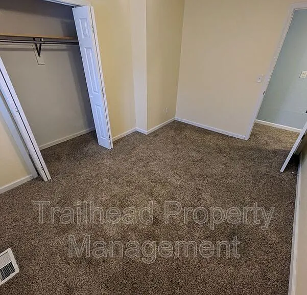 307 NE Timbercreek Dr — Photo 14