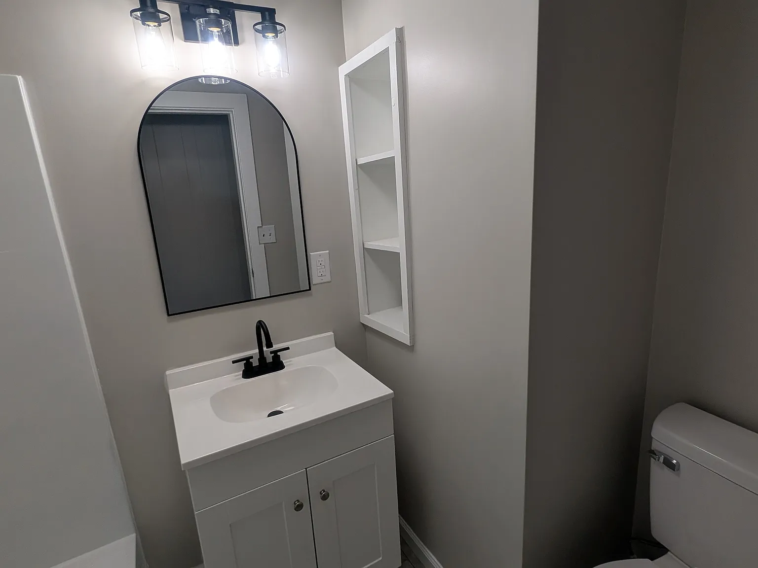2 bed, 800 sqft, $1,600 — Photo 2