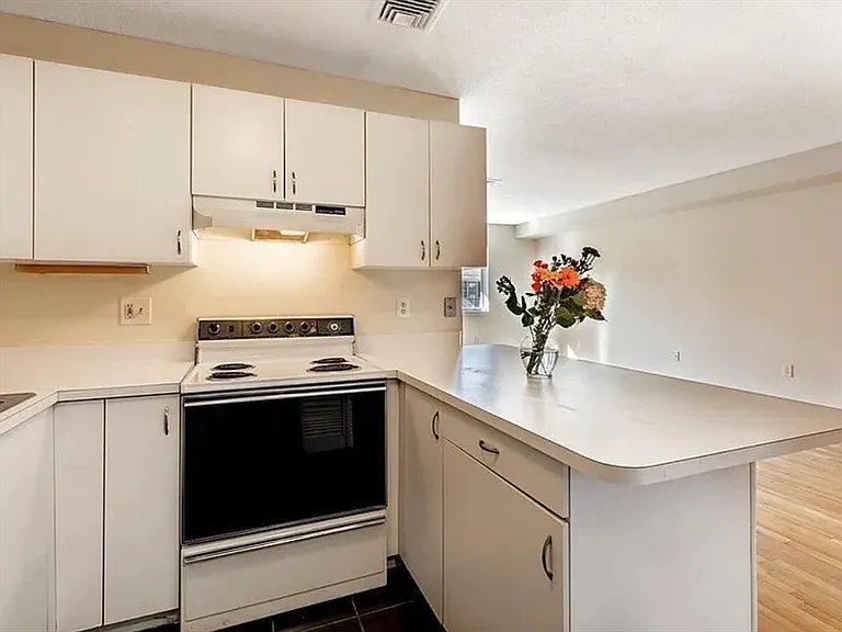 622 Boston Ave #8D — Photo 8