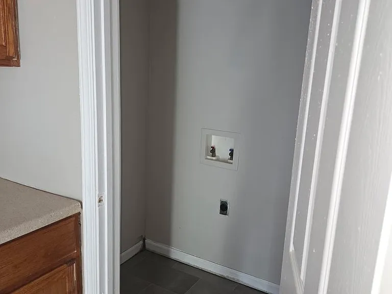 1008 E Kirby Ave — Photo 3