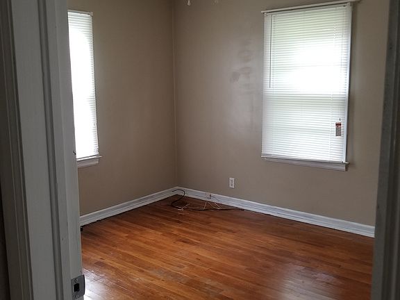 4th image of 332 Ewart Ave