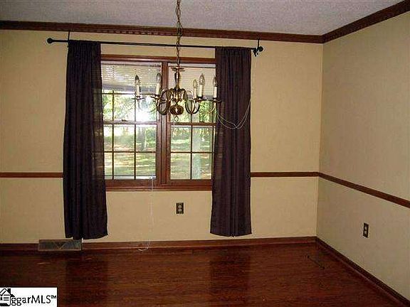 4th image of 204 Pecan Hill Dr