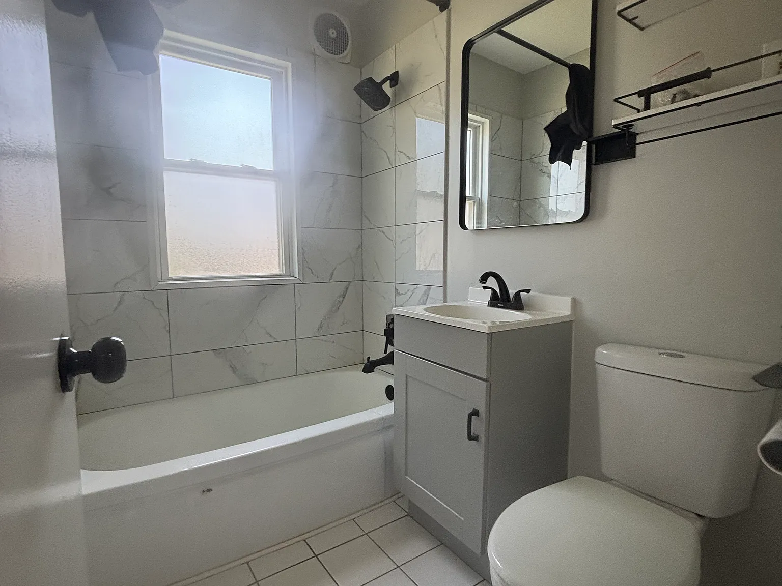 3 bed, 946 sqft, $2,125 — Photo 3