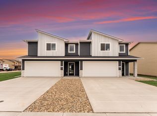 523 Harper Cir, Harrisburg, SD 57032