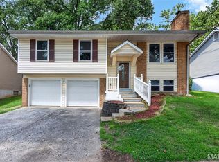 2311 Country Village Ct, Maryland Heights, MO 63043